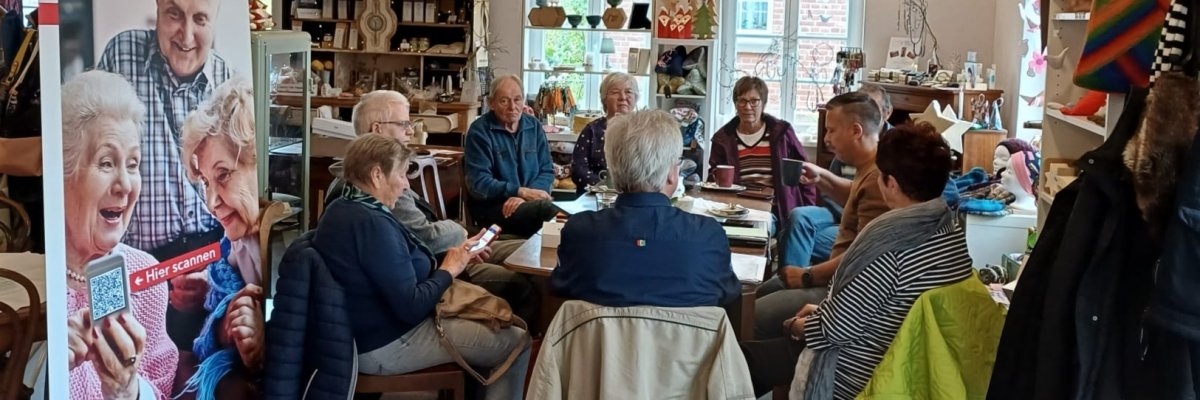 SeniorInnen im Digitalcafé der Stadt